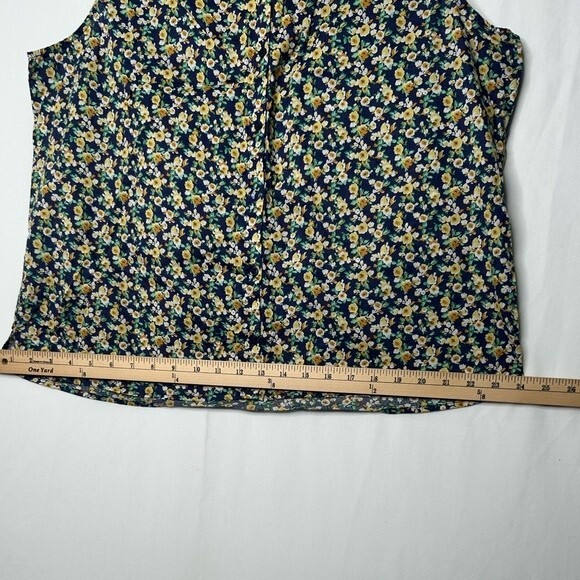 Land’n Sea Women’s Navy Multi Colored Floral Sleeveless Top. Navy Blue Yellow - Picture 11 of 15